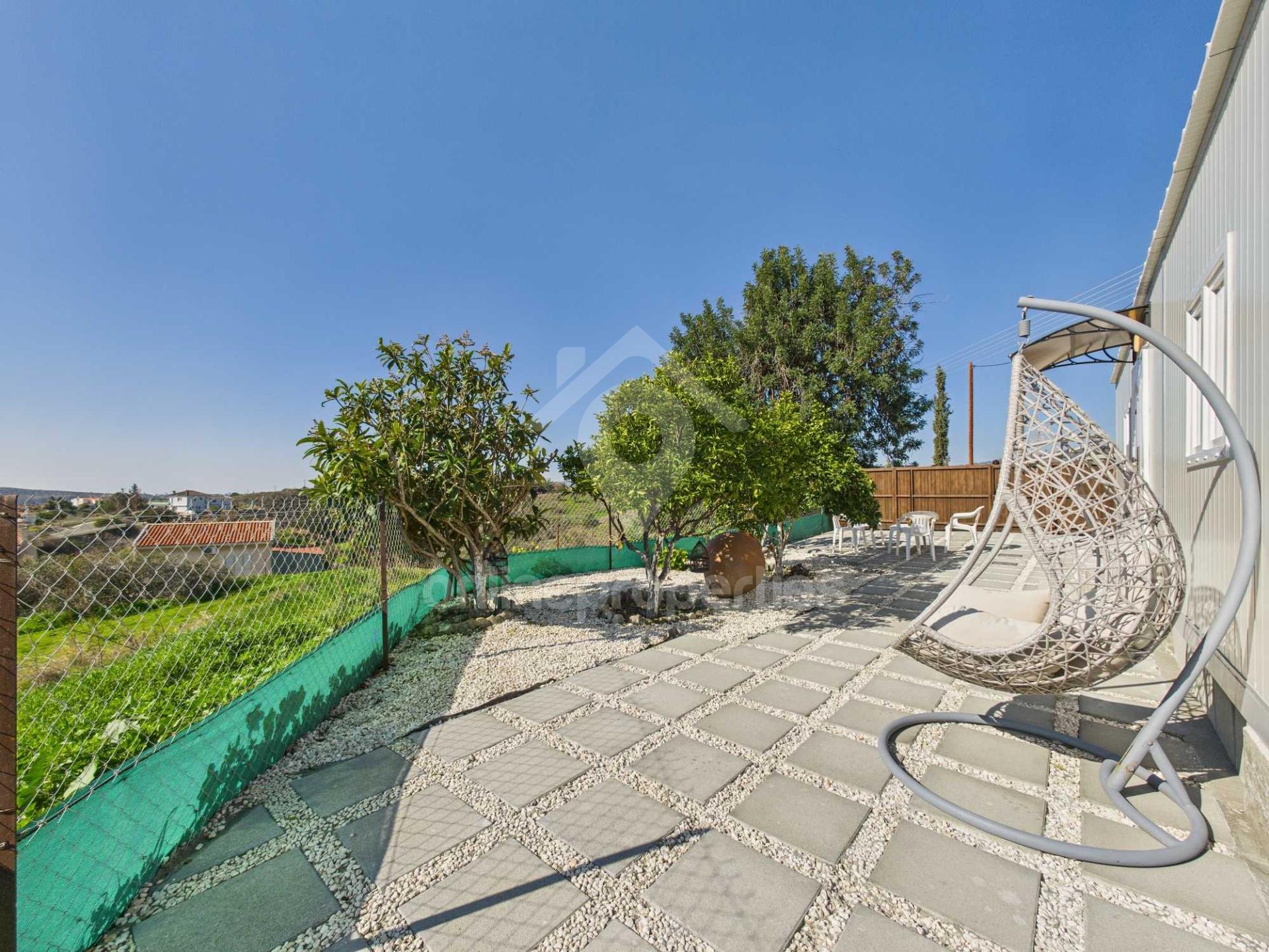 To change image, hover mouse over thumbnails below