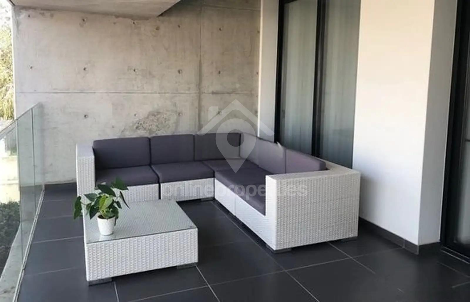 To change image, hover mouse over thumbnails below