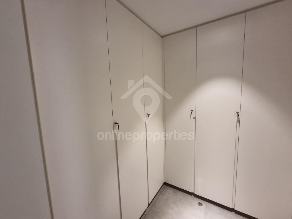 To change image, hover mouse over thumbnails below