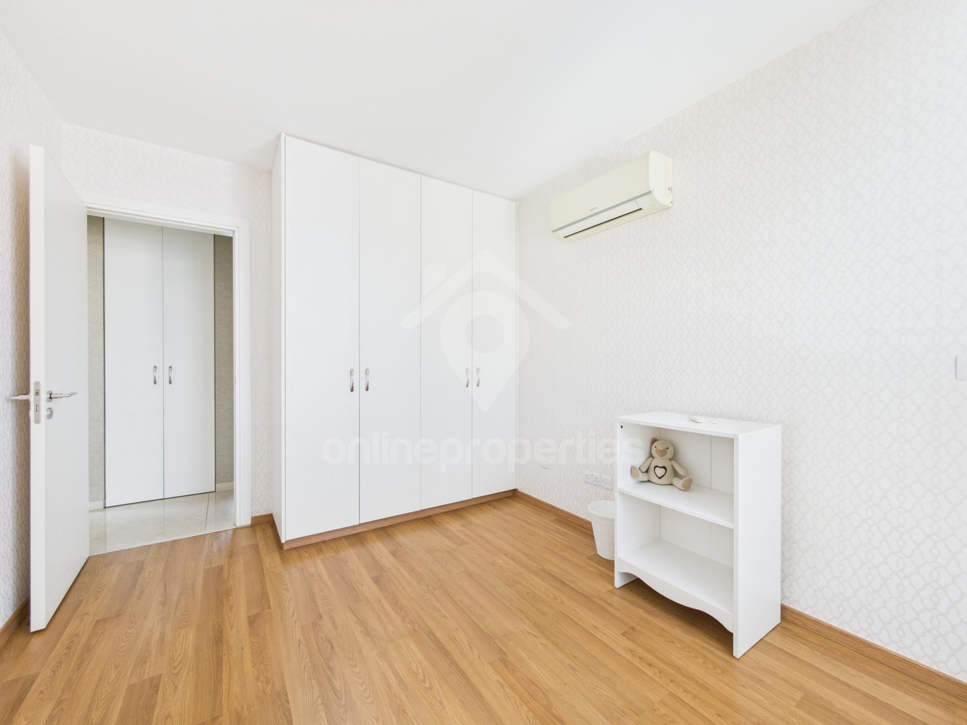 To change image, hover mouse over thumbnails below