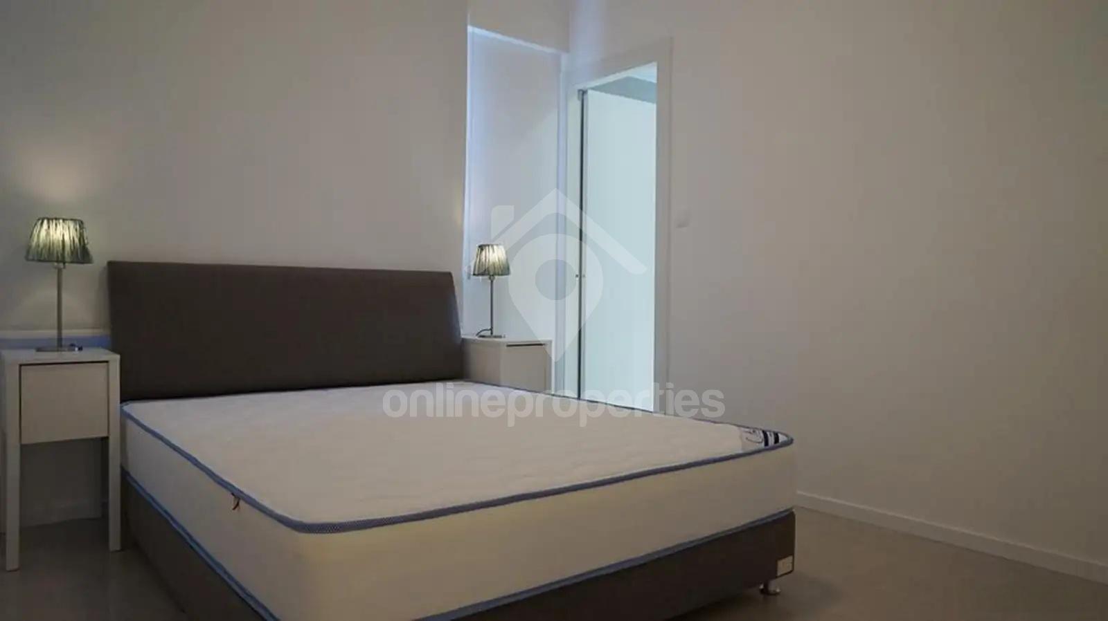 To change image, hover mouse over thumbnails below