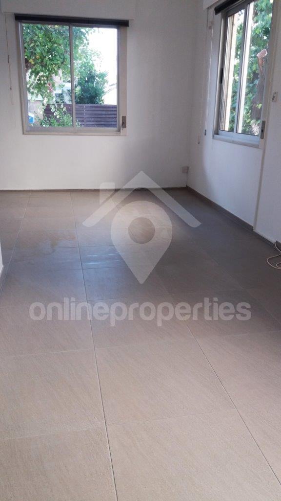 To change image, hover mouse over thumbnails below