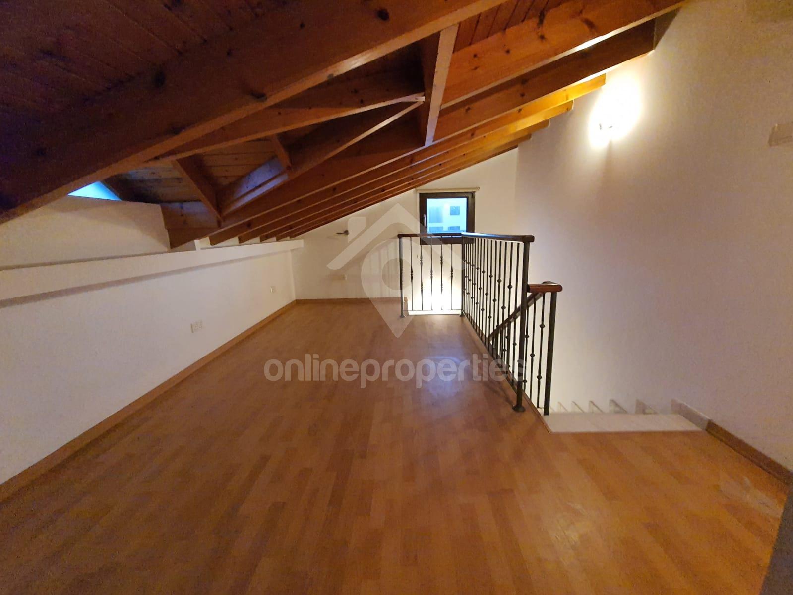 To change image, hover mouse over thumbnails below