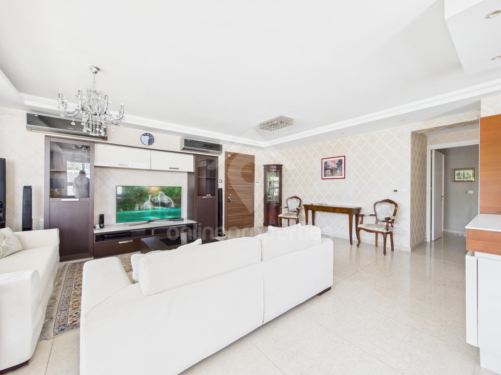 To change image, hover mouse over thumbnails below