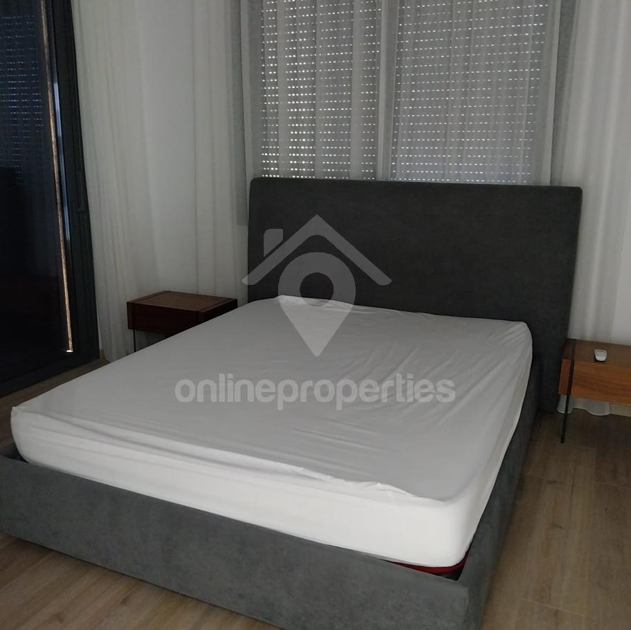 To change image, hover mouse over thumbnails below