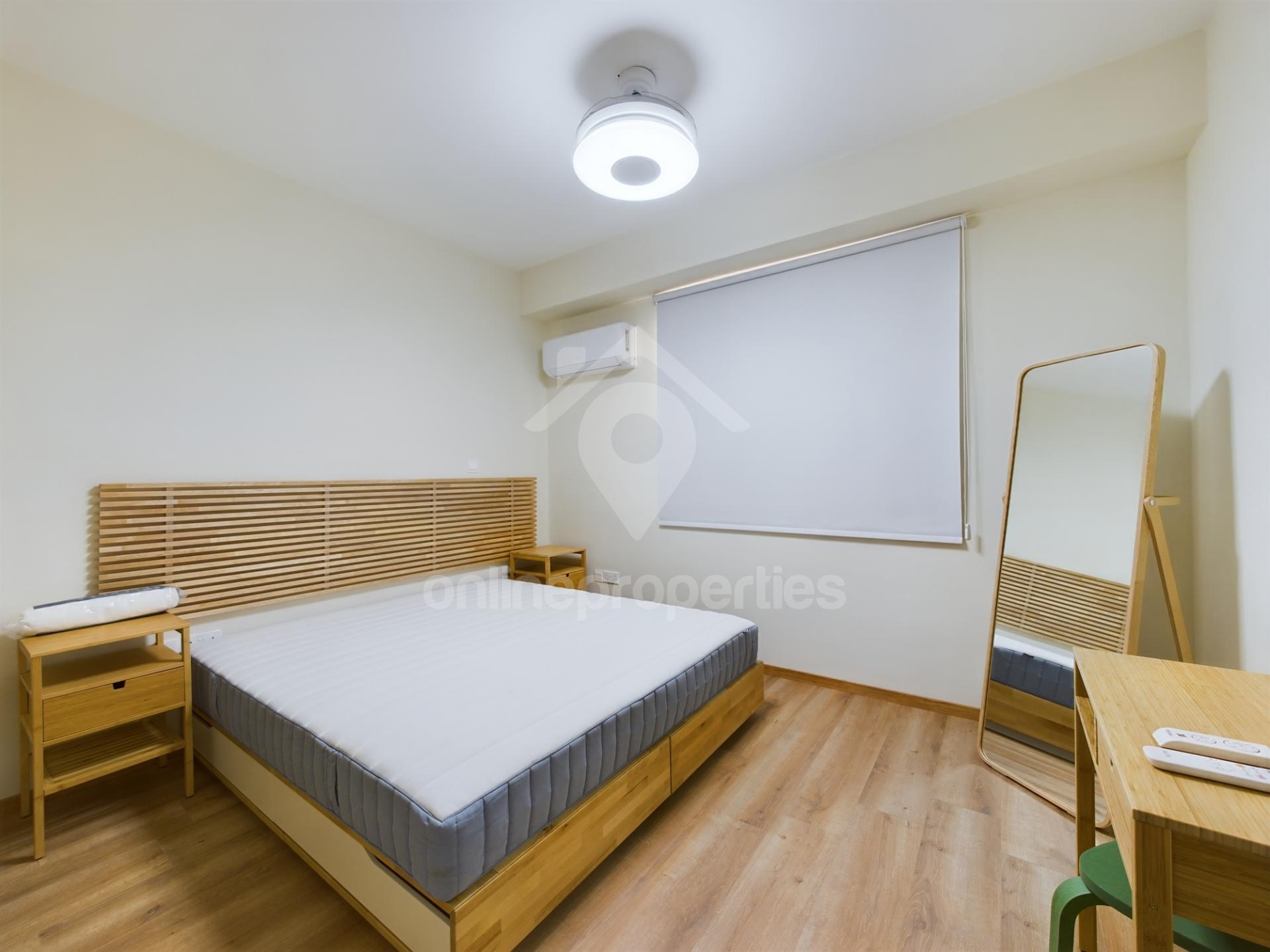 To change image, hover mouse over thumbnails below