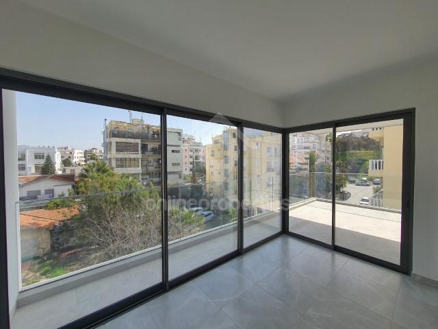 To change image, hover mouse over thumbnails below