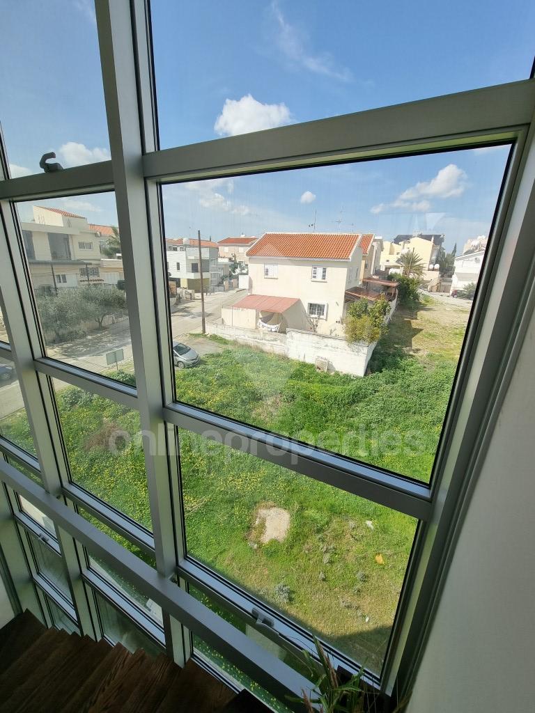 To change image, hover mouse over thumbnails below