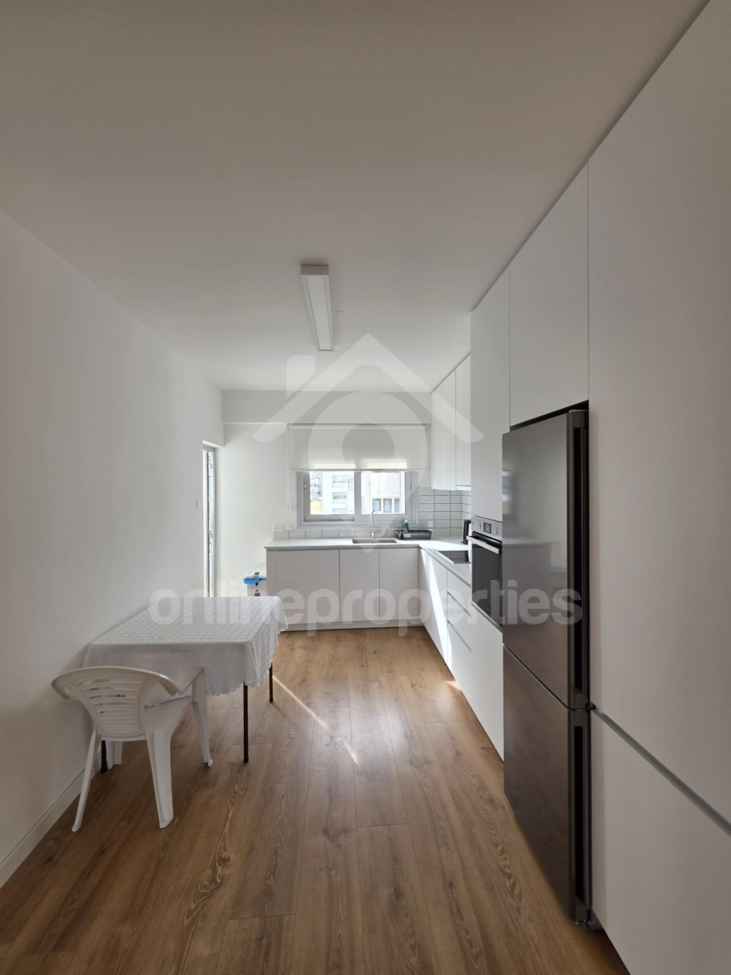 To change image, hover mouse over thumbnails below