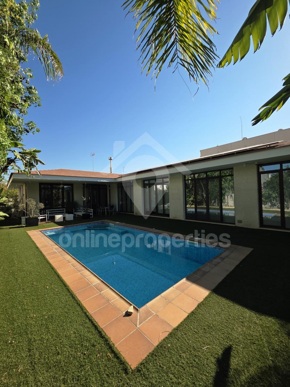 To change image, hover mouse over thumbnails below