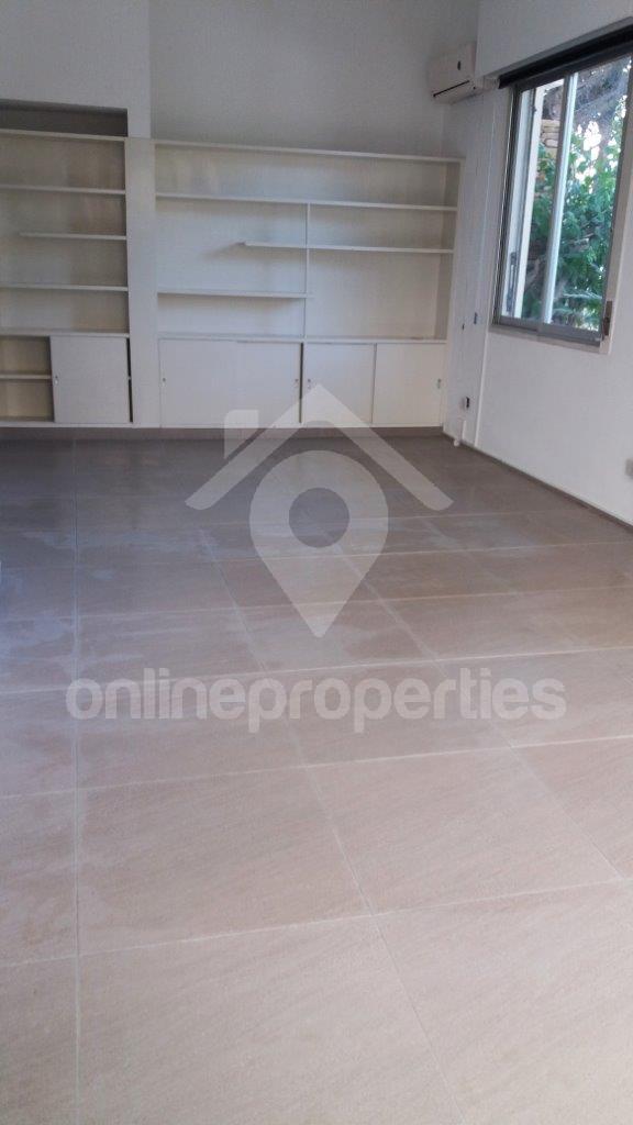 To change image, hover mouse over thumbnails below