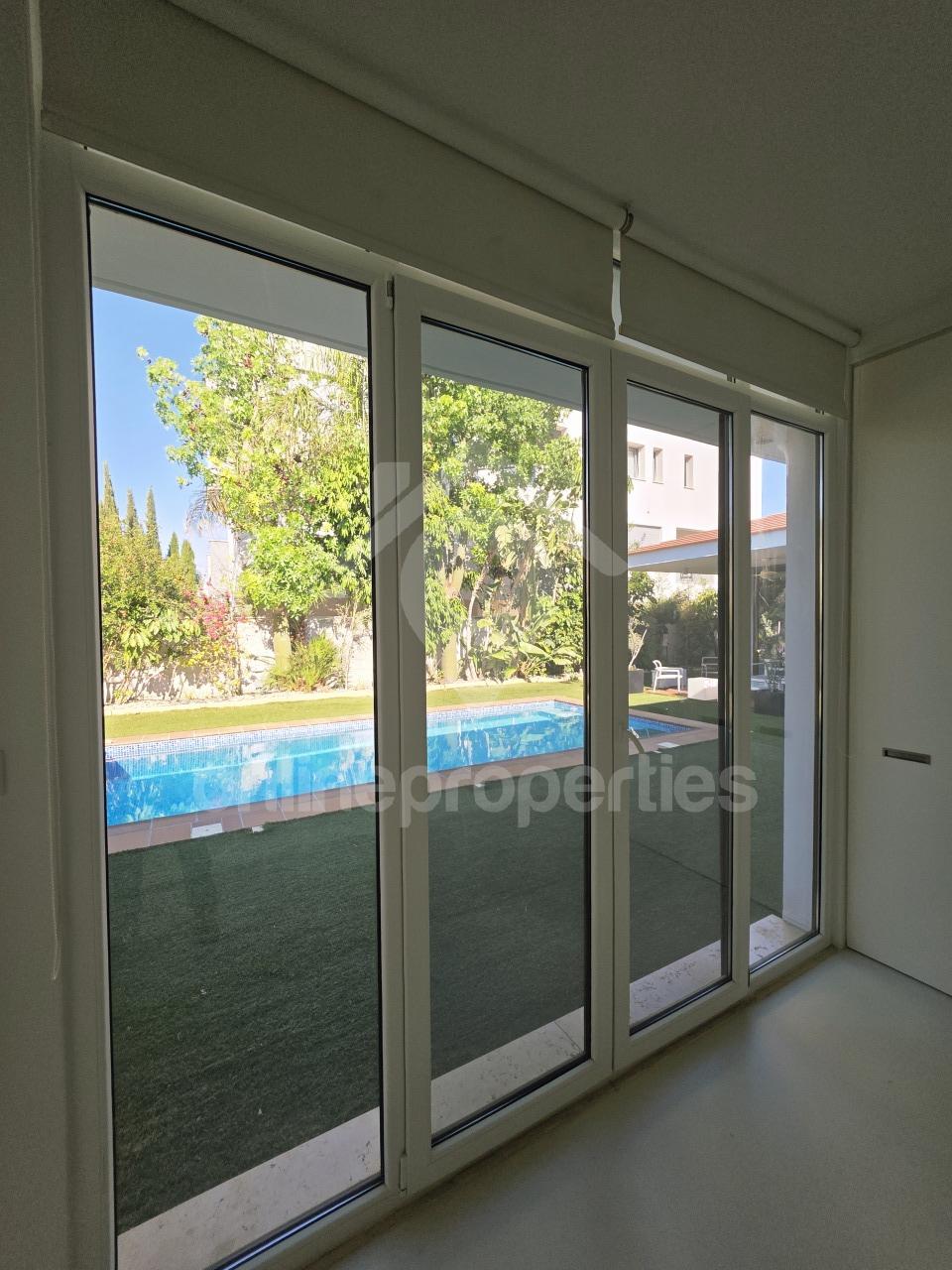 To change image, hover mouse over thumbnails below