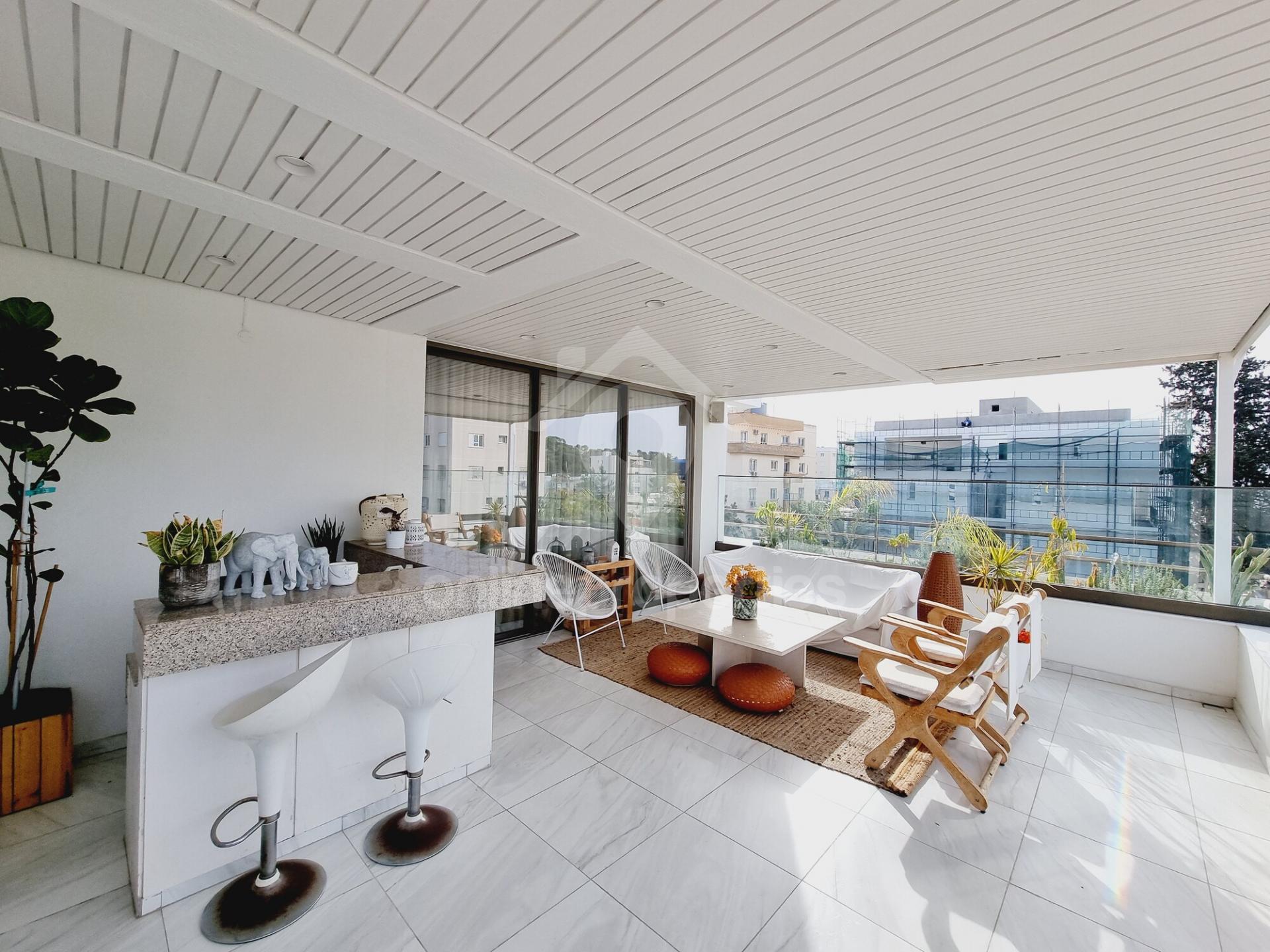 To change image, hover mouse over thumbnails below