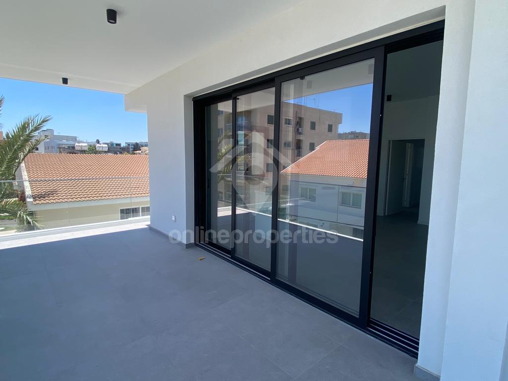 To change image, hover mouse over thumbnails below