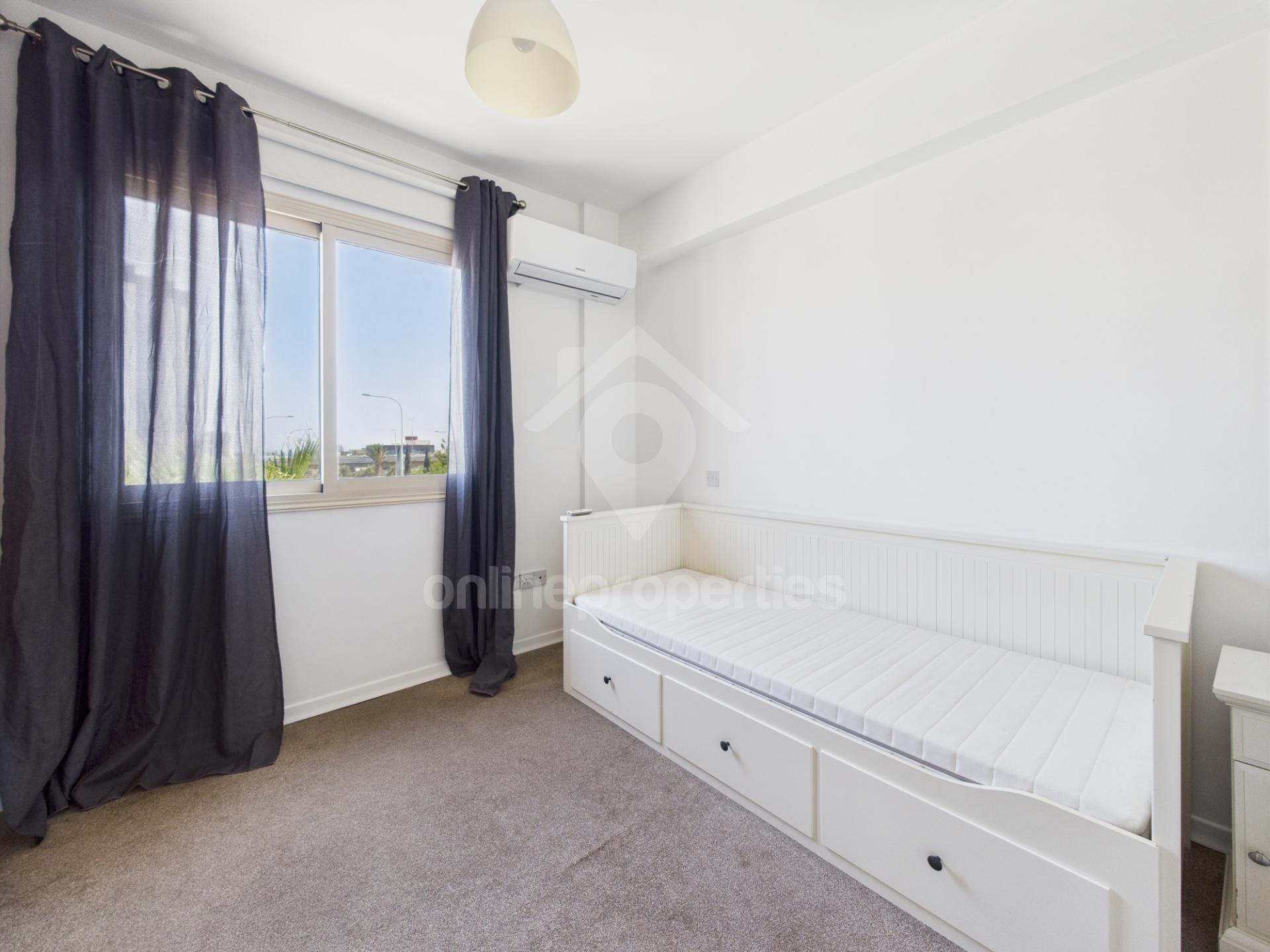 To change image, hover mouse over thumbnails below