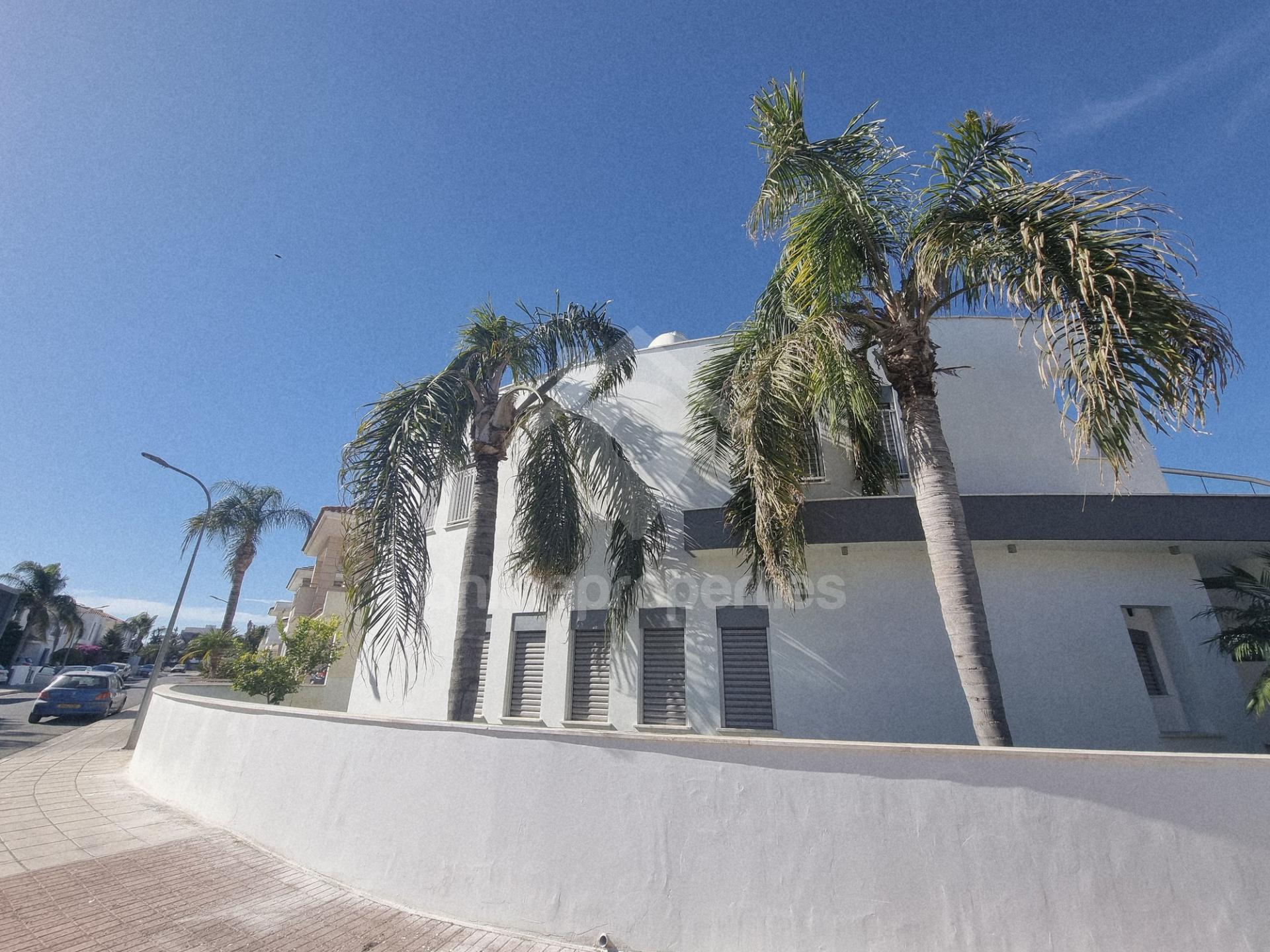 To change image, hover mouse over thumbnails below