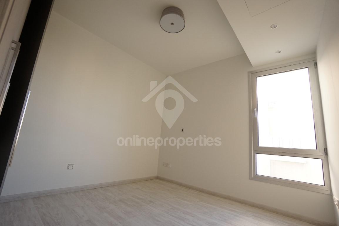 To change image, hover mouse over thumbnails below