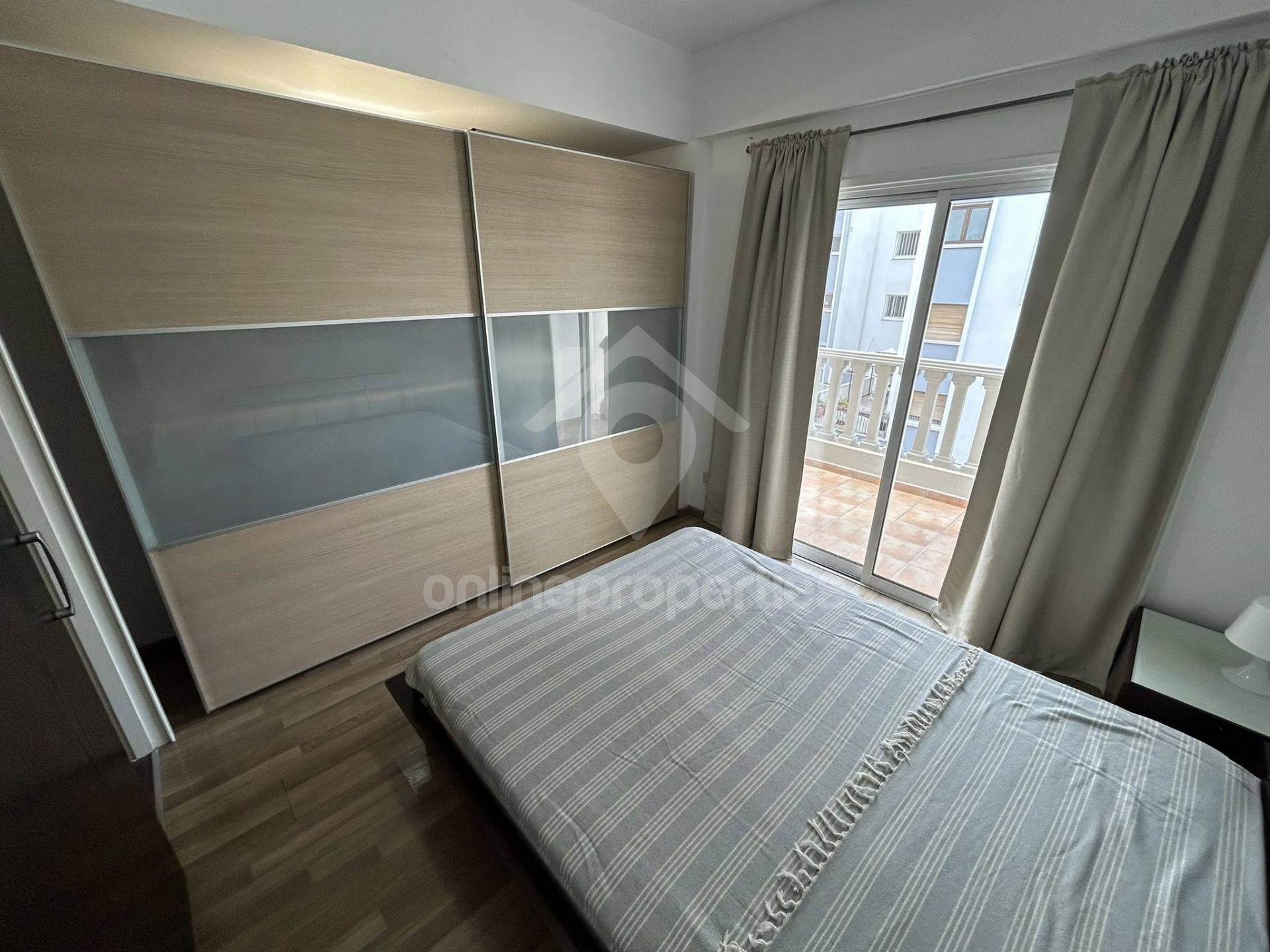 To change image, hover mouse over thumbnails below