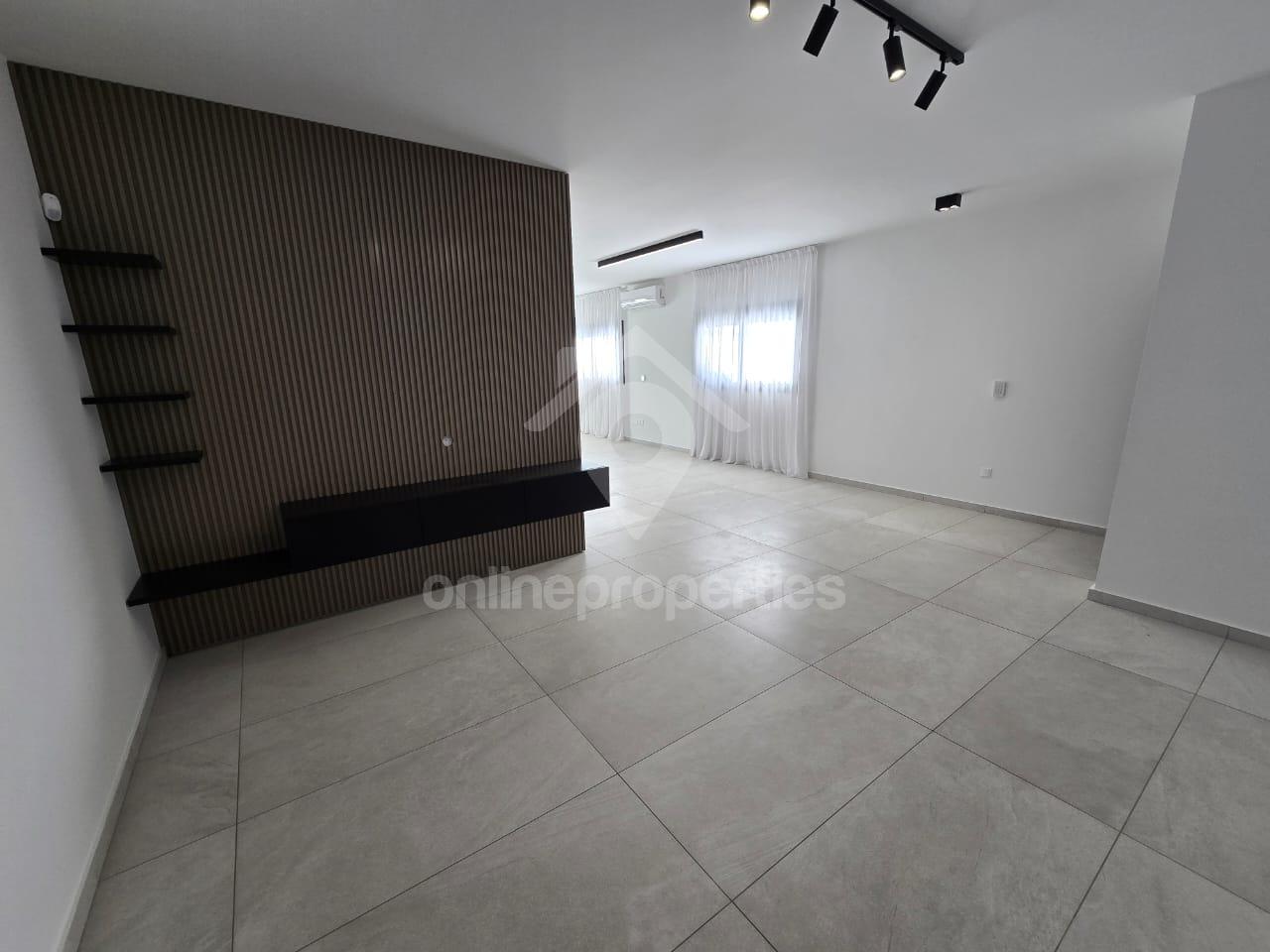 To change image, hover mouse over thumbnails below