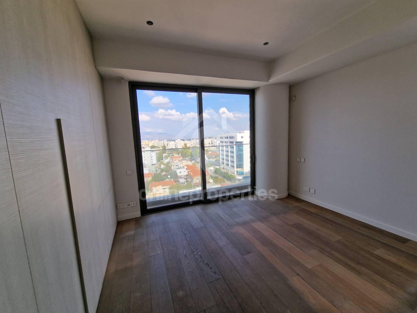 To change image, hover mouse over thumbnails below