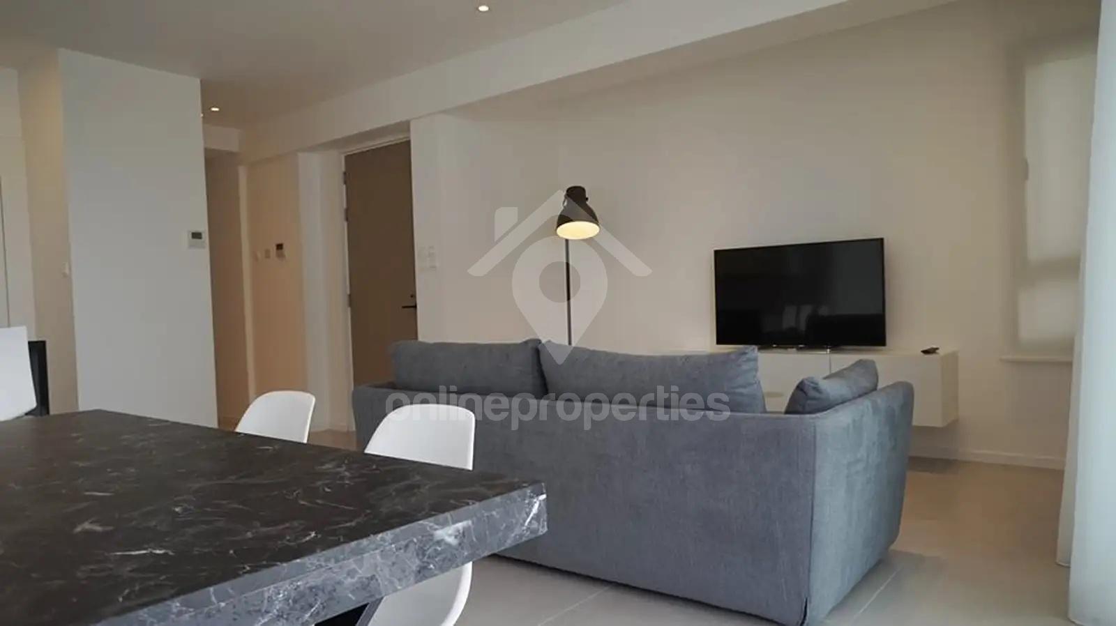 To change image, hover mouse over thumbnails below