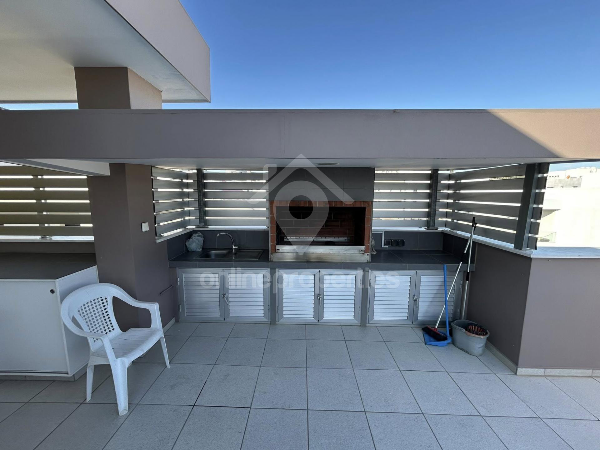 To change image, hover mouse over thumbnails below