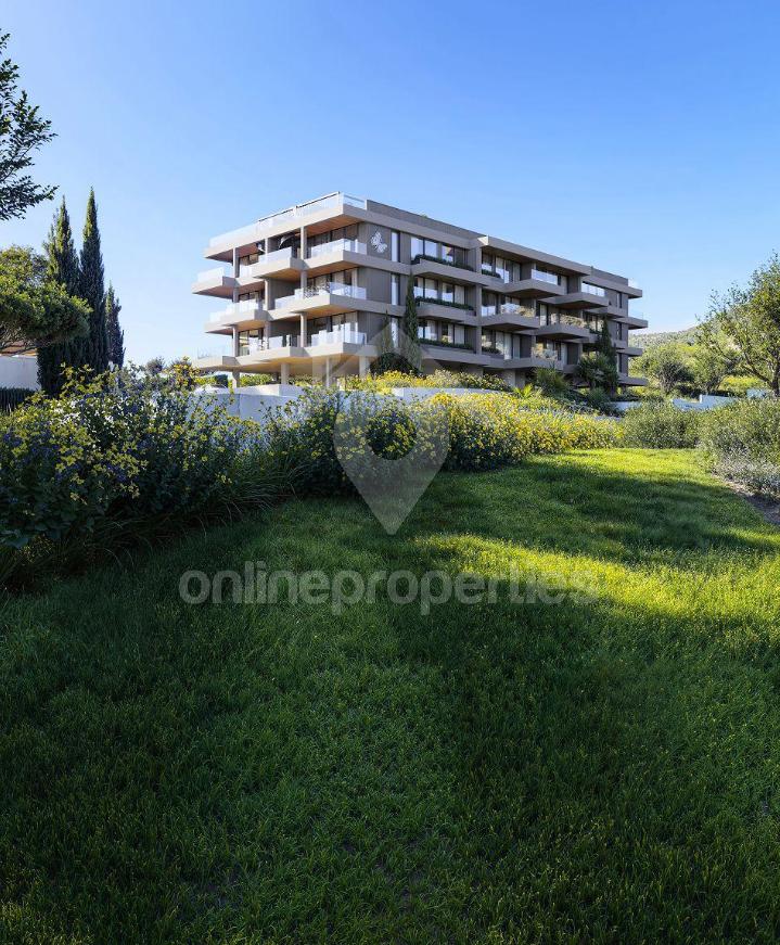 To change image, hover mouse over thumbnails below