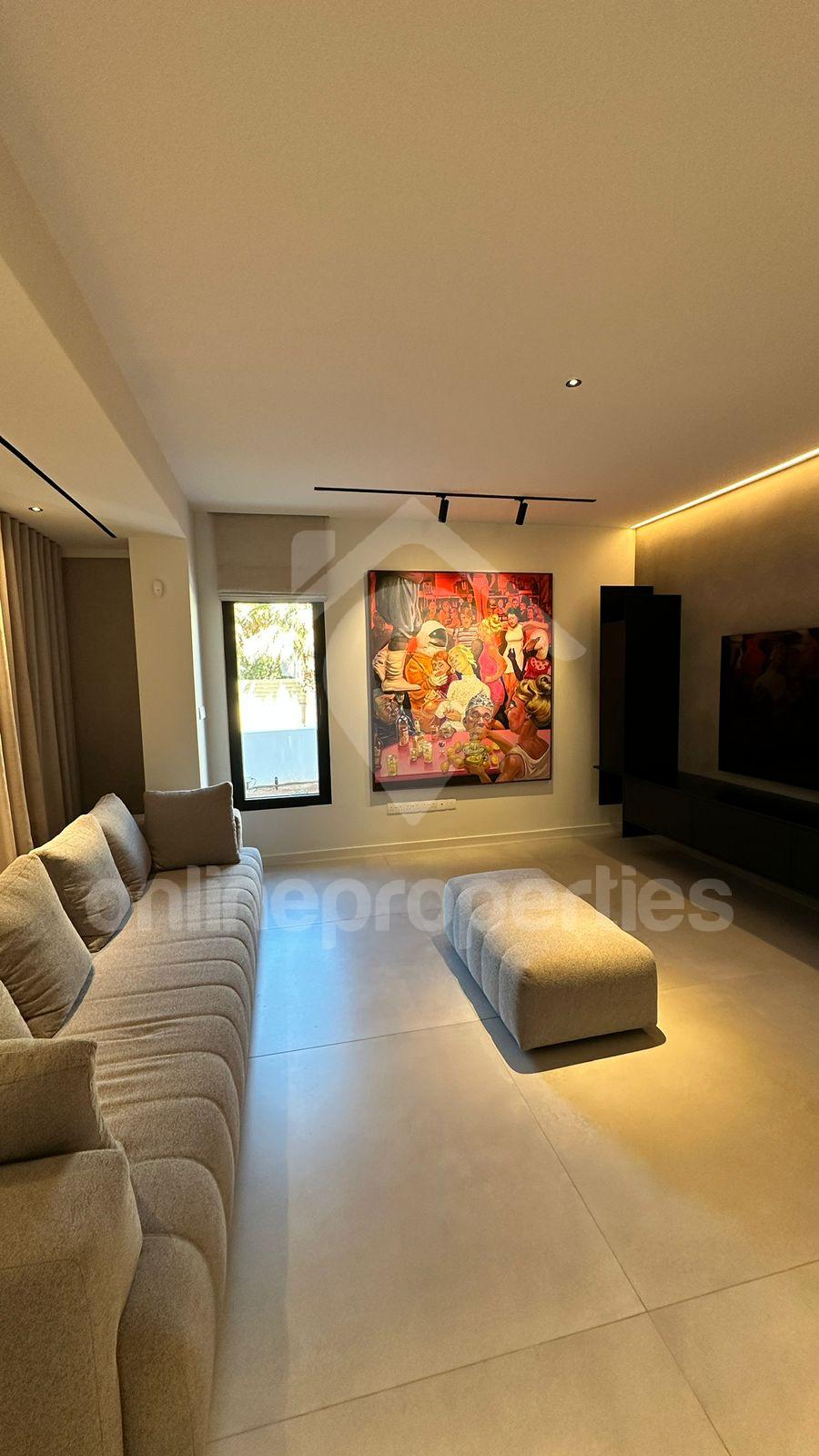 To change image, hover mouse over thumbnails below