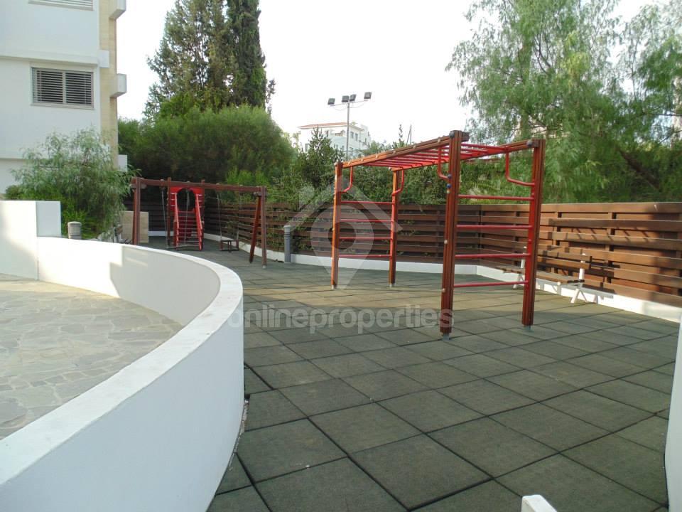 To change image, hover mouse over thumbnails below