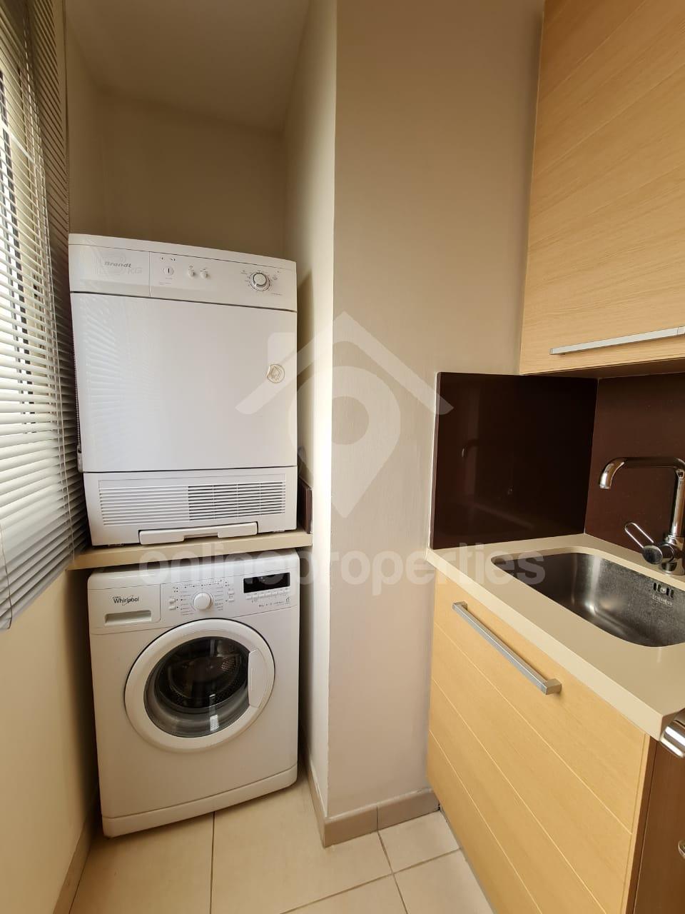 To change image, hover mouse over thumbnails below