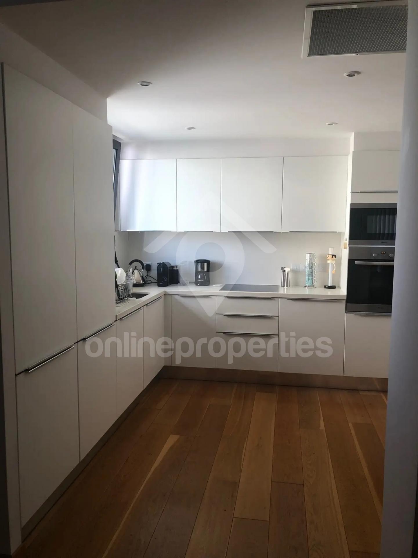 To change image, hover mouse over thumbnails below