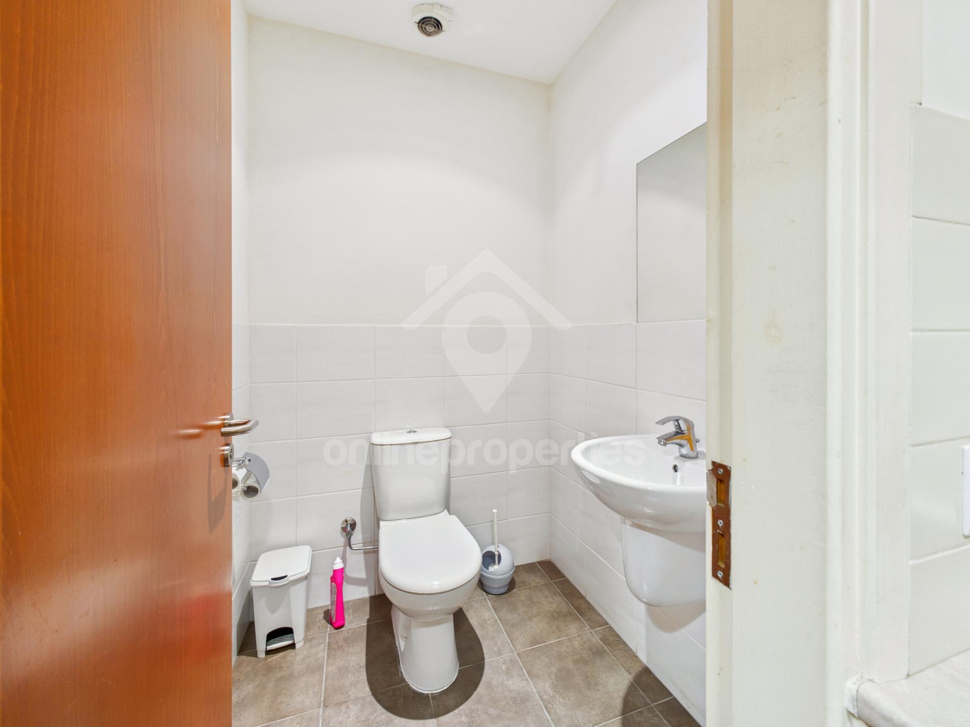 To change image, hover mouse over thumbnails below