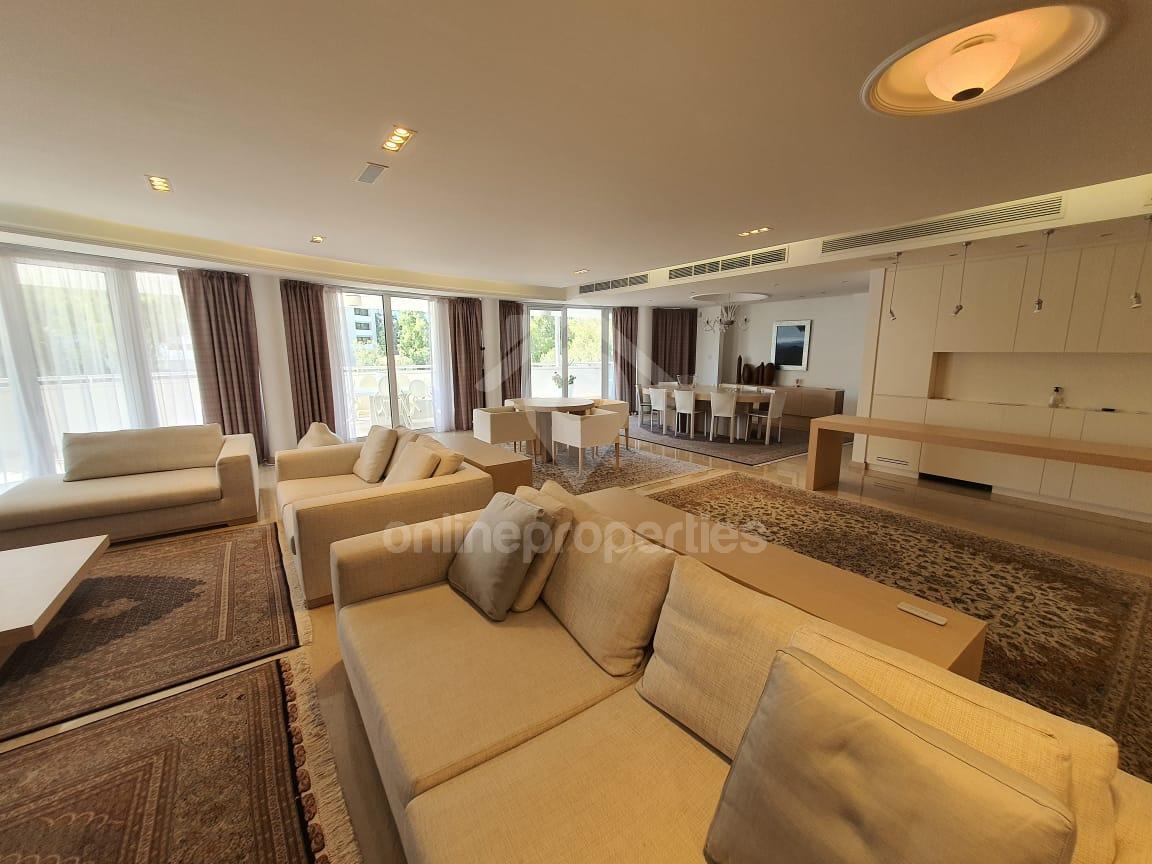 To change image, hover mouse over thumbnails below