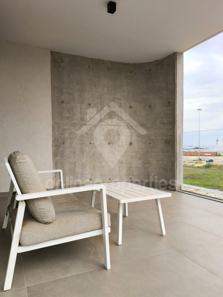 To change image, hover mouse over thumbnails below