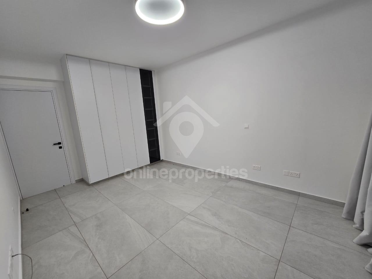 To change image, hover mouse over thumbnails below