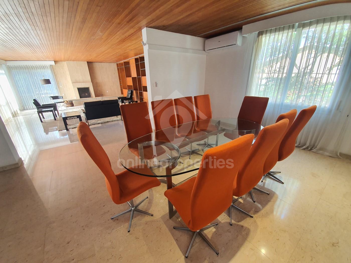 To change image, hover mouse over thumbnails below