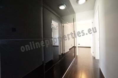 To change image, hover mouse over thumbnails below