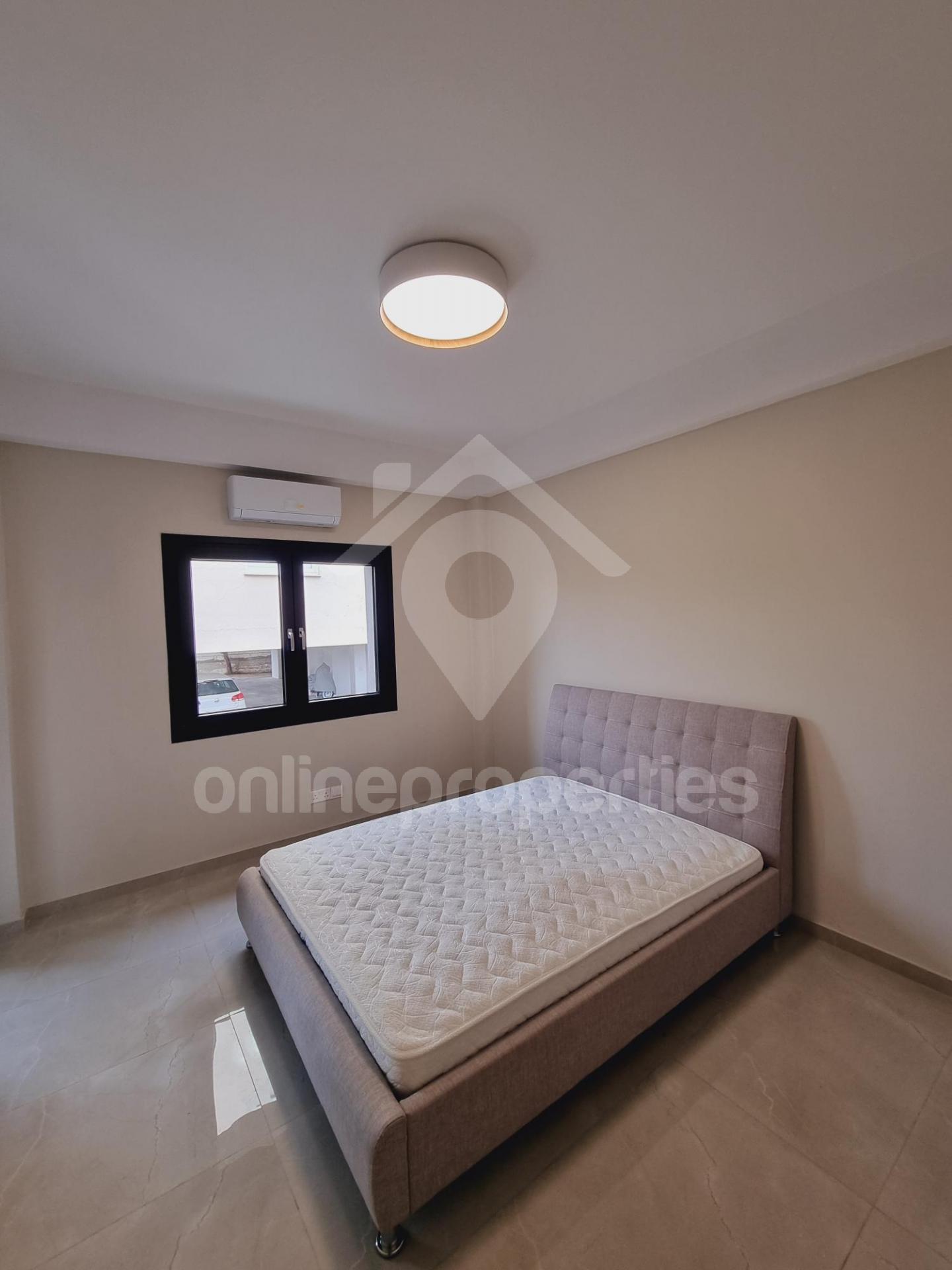 To change image, hover mouse over thumbnails below