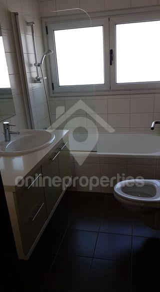 To change image, hover mouse over thumbnails below