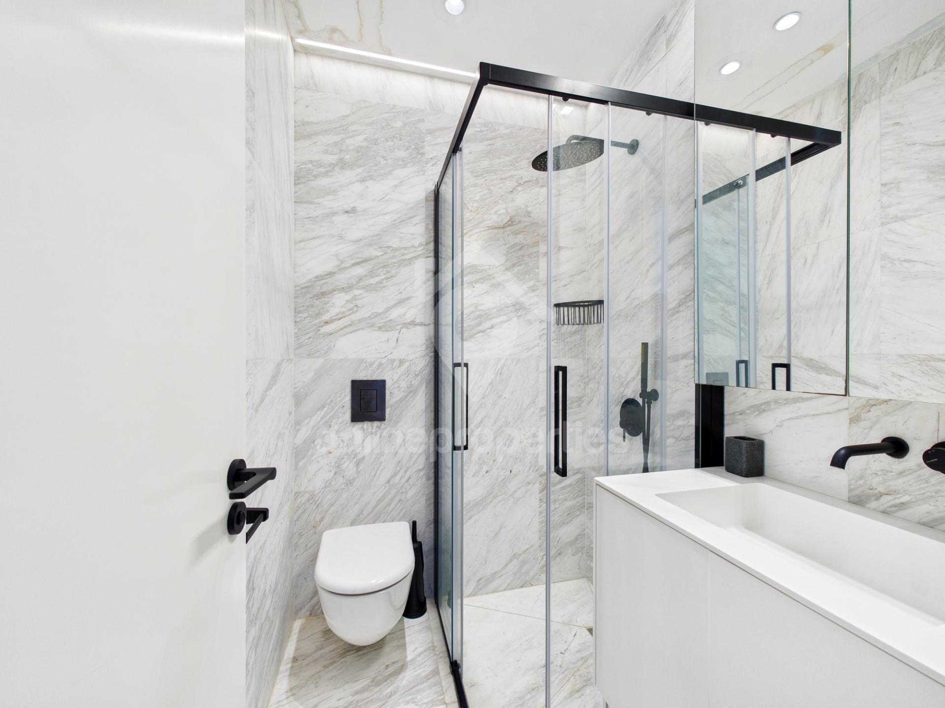 To change image, hover mouse over thumbnails below