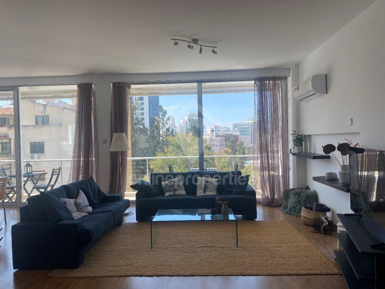 To change image, hover mouse over thumbnails below