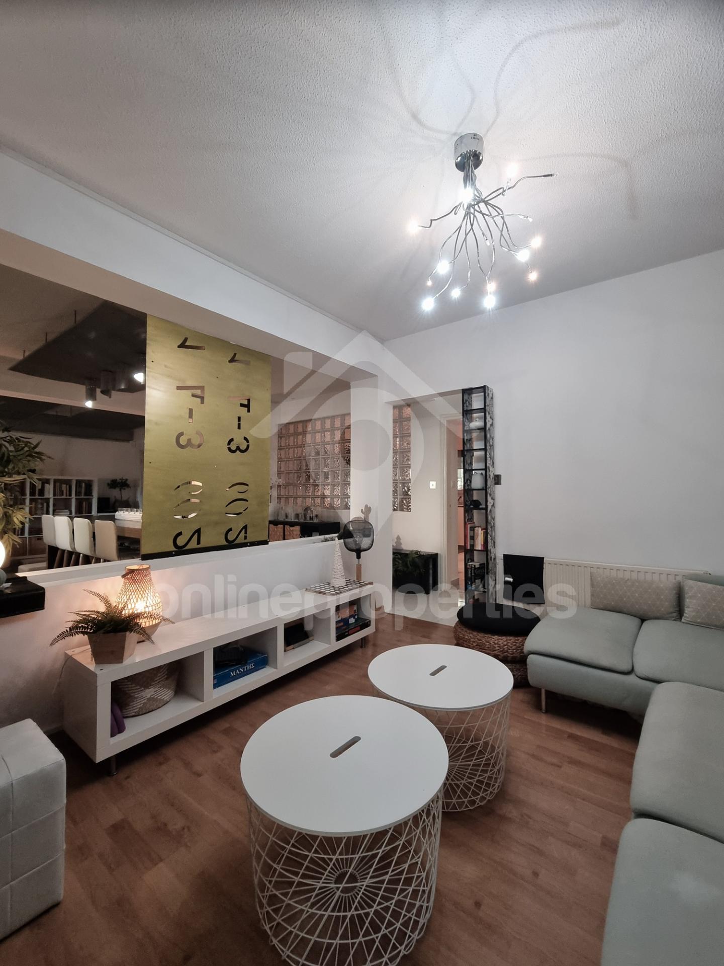 To change image, hover mouse over thumbnails below