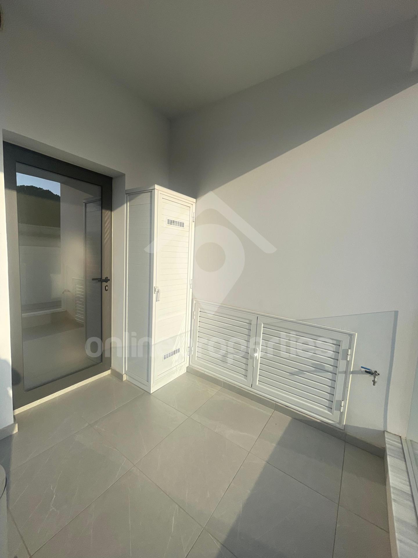 To change image, hover mouse over thumbnails below