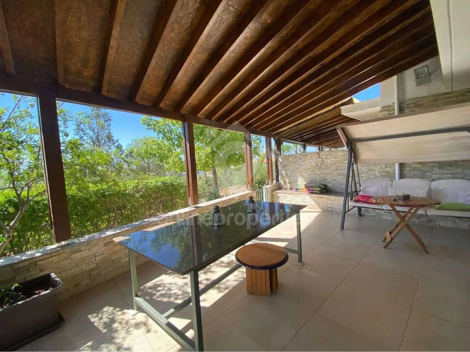 To change image, hover mouse over thumbnails below