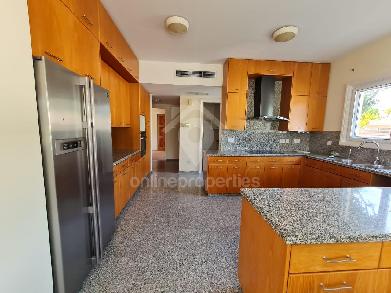 To change image, hover mouse over thumbnails below