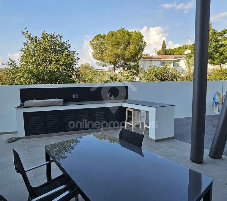 To change image, hover mouse over thumbnails below