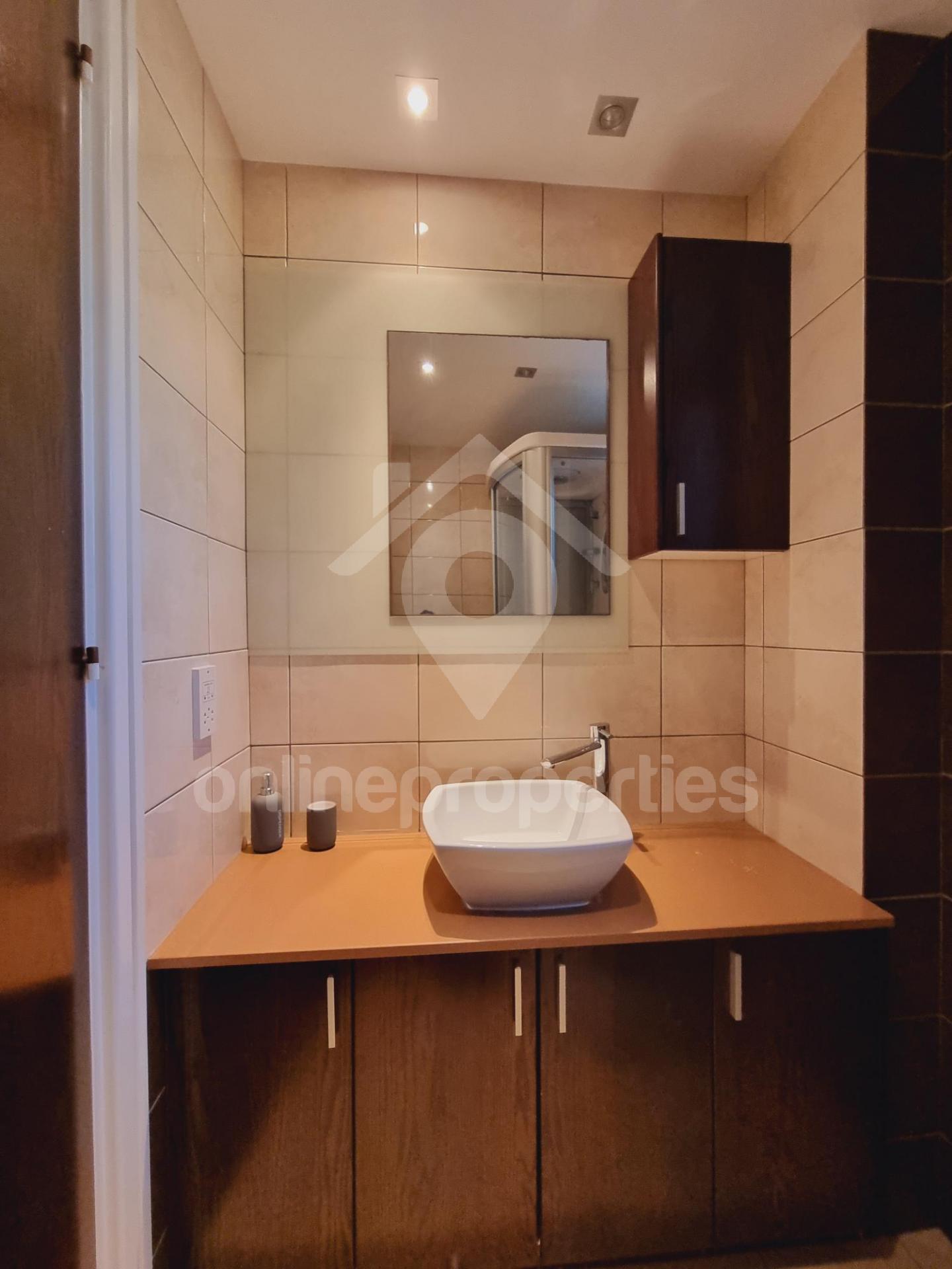 To change image, hover mouse over thumbnails below