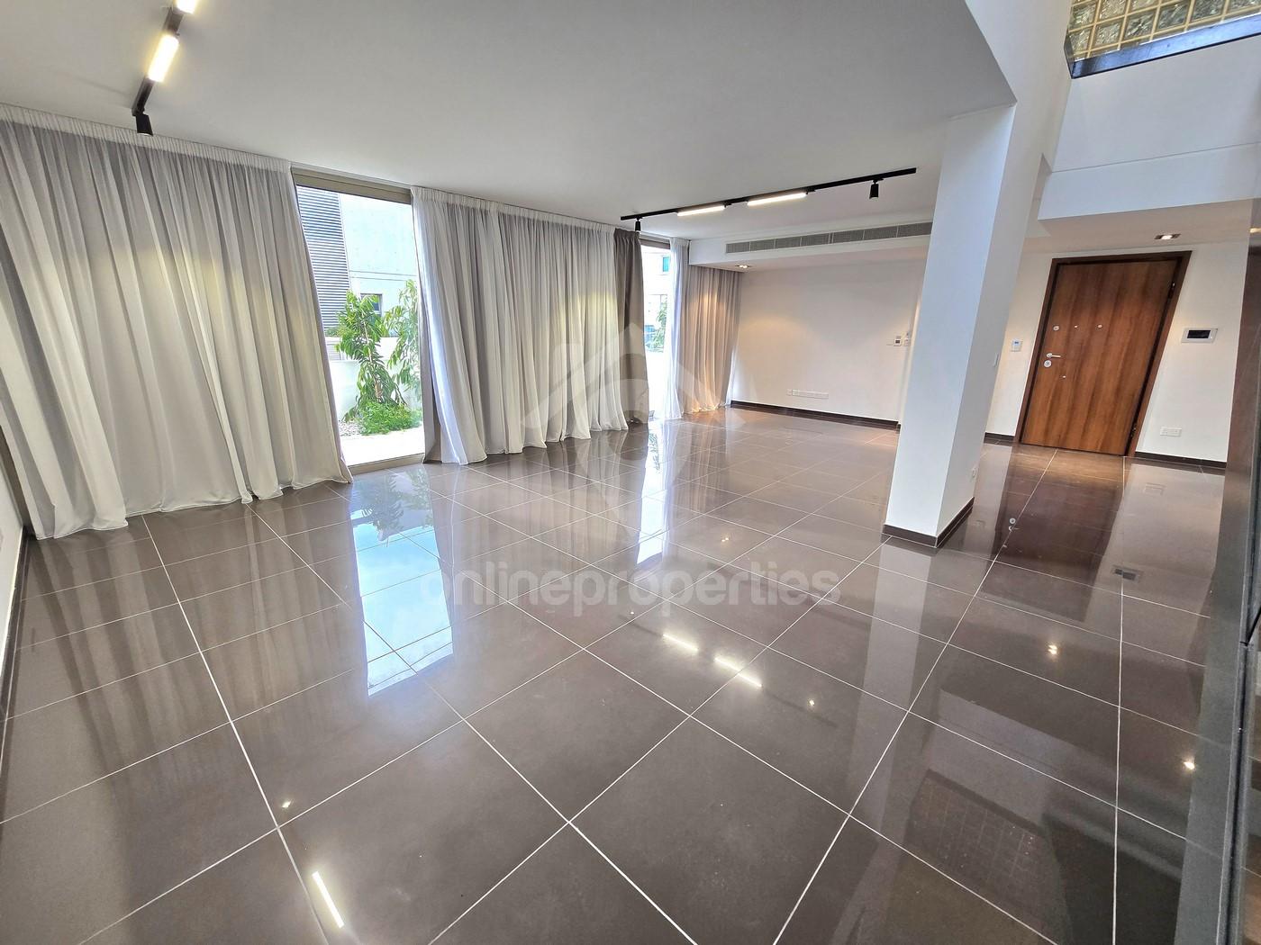 To change image, hover mouse over thumbnails below