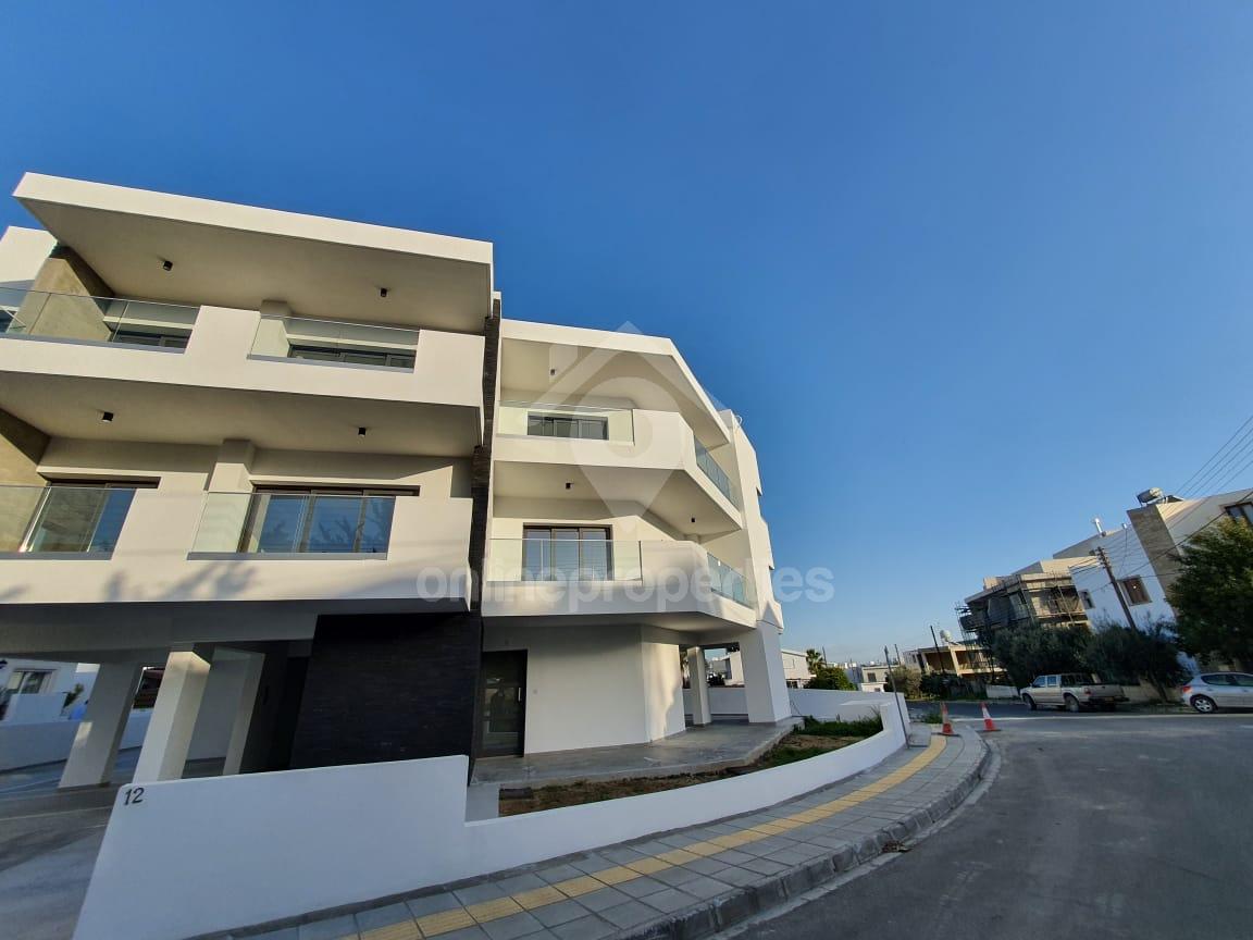 To change image, hover mouse over thumbnails below