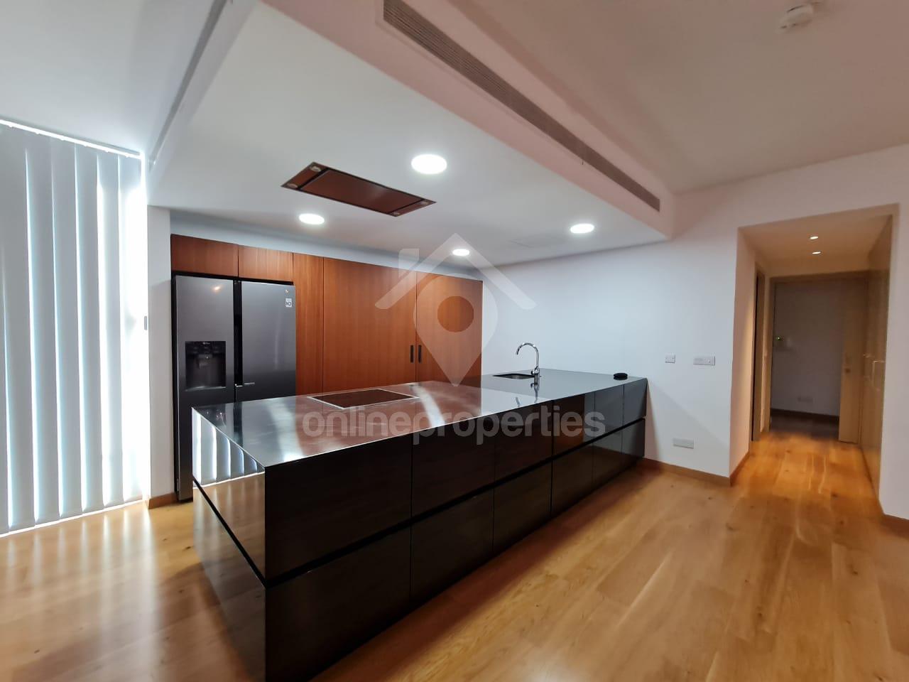 To change image, hover mouse over thumbnails below